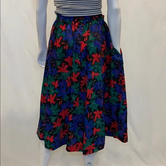 90’s Vintage The Villager Floral Skirt - Picture 2 of 5